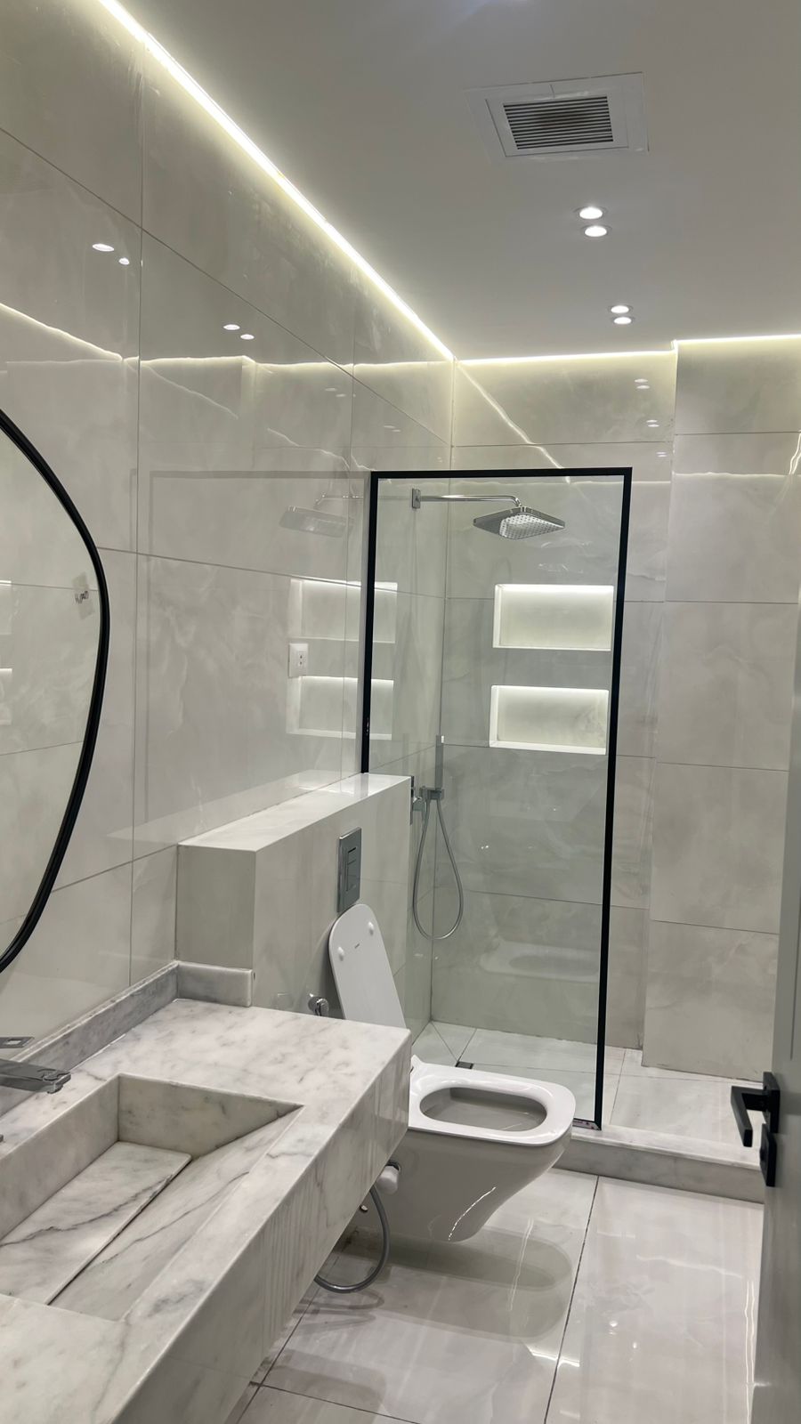 First-Use Furnished Apartment for Rent in Lake View Residence New Cairo with Lake View 13