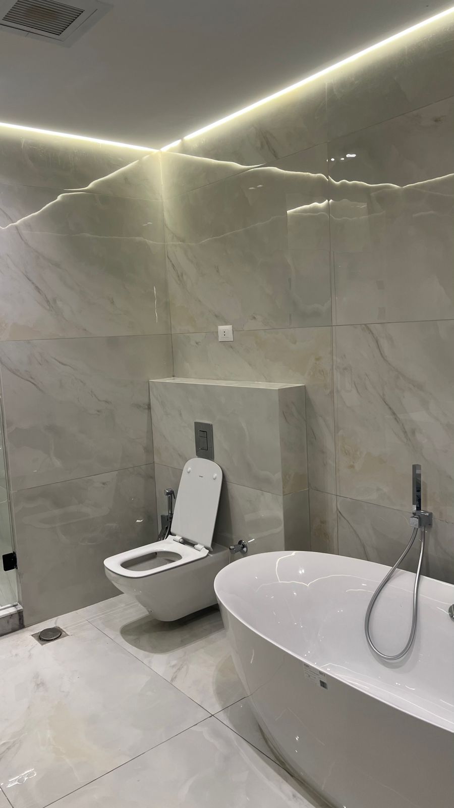 First-Use Furnished Apartment for Rent in Lake View Residence New Cairo with Lake View 5