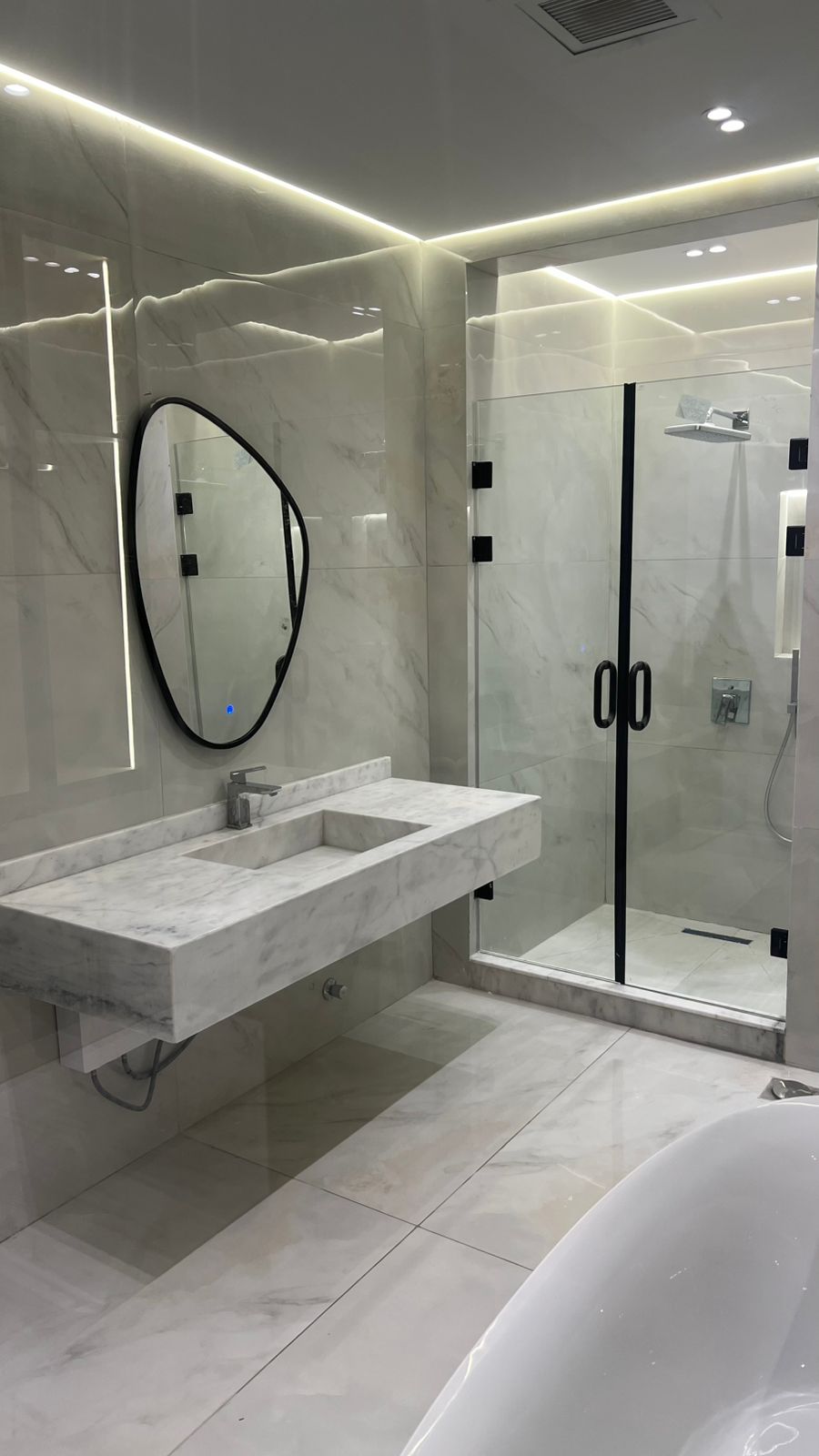 First-Use Furnished Apartment for Rent in Lake View Residence New Cairo with Lake View 17