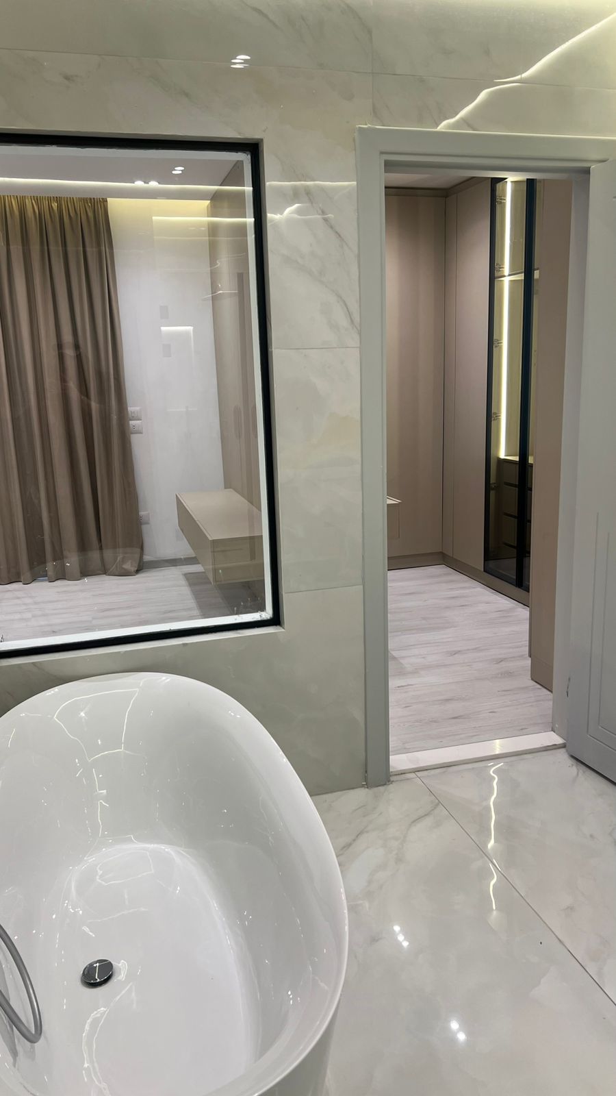 First-Use Furnished Apartment for Rent in Lake View Residence New Cairo with Lake View 9